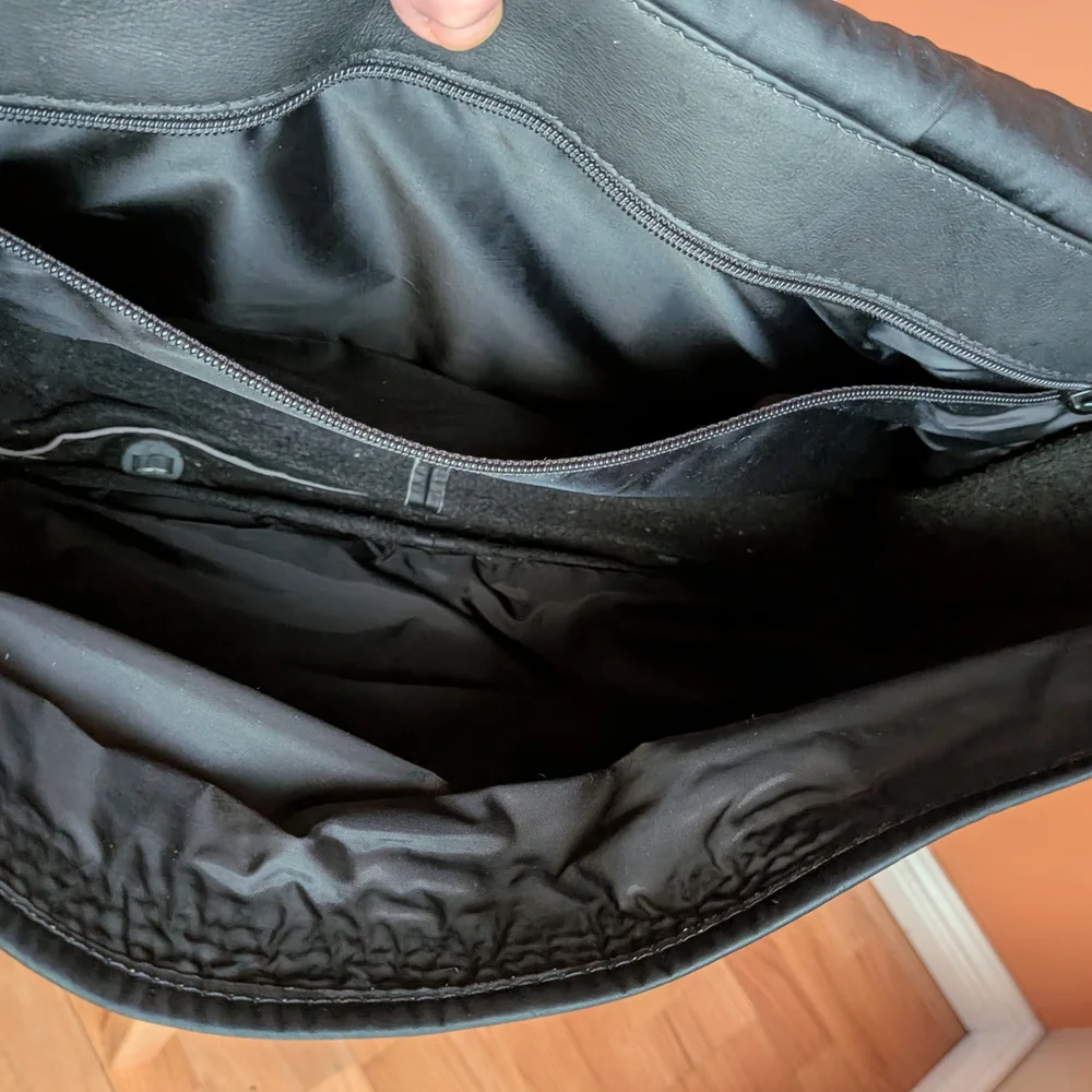 Elegant Black Leather Messenger Bag / laptop bag